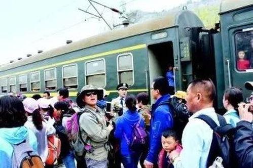 泗县网红小火车视频,带你领略古韵新潮的乡村风情