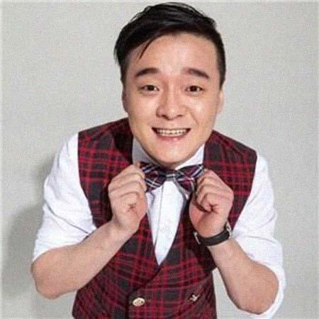 崔大笨爆笑吃瓜